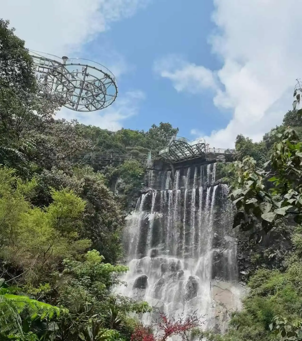 中国广东清远古龙峡-国际（勇猛）赛道全程漂流+云天玻霸+悬崖飞车